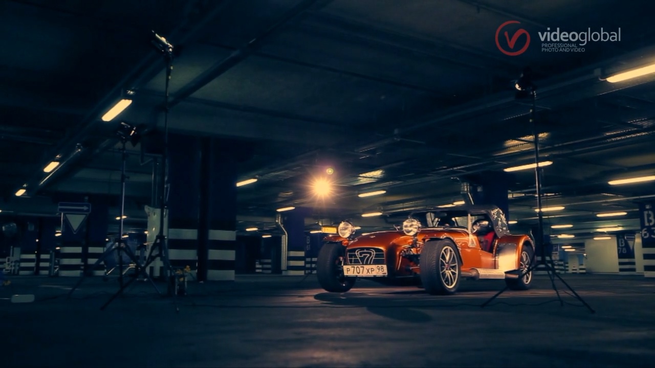 кейс VideoGlobal — ведущий программы Автоэкзотика и владелец Caterham в подземном паркинге