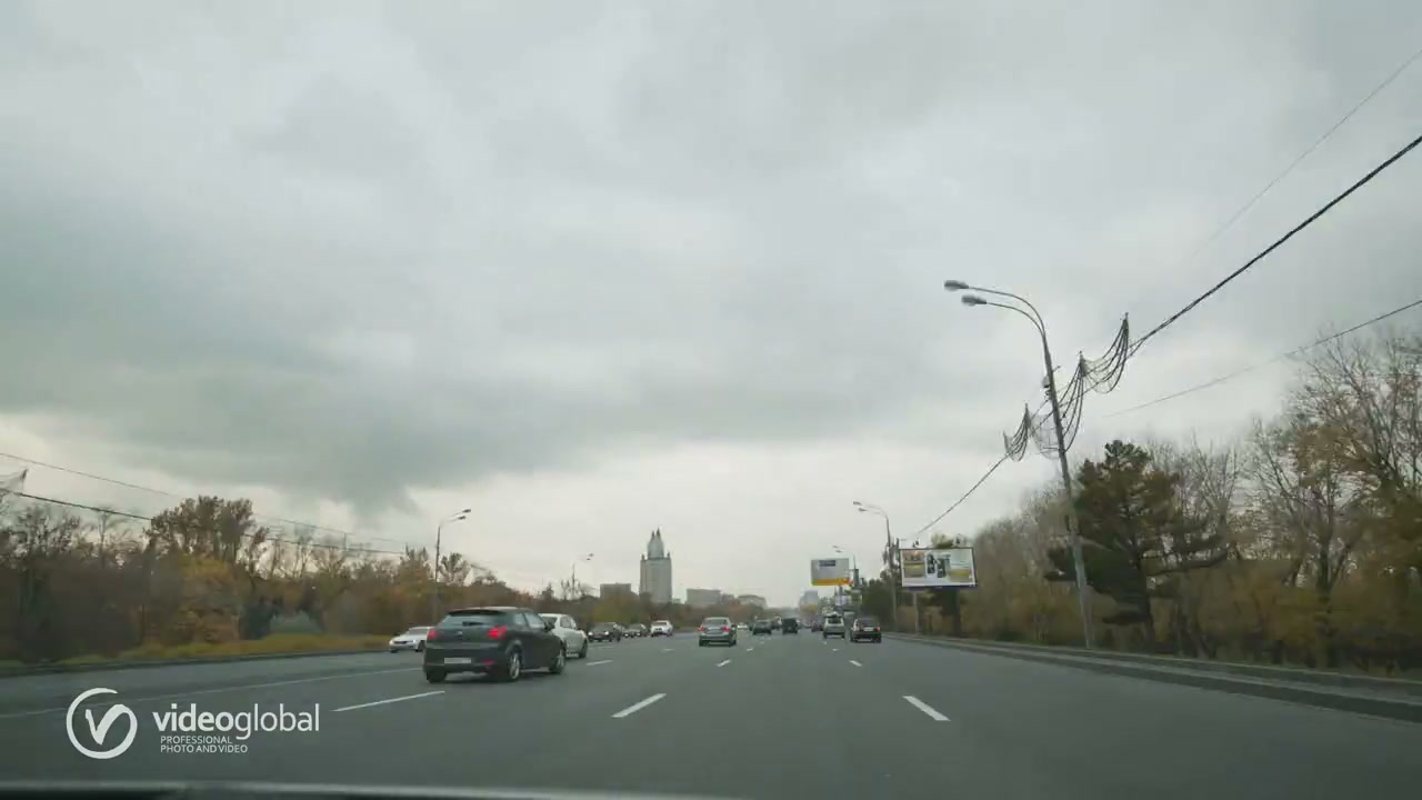 автодорога к посёлку Берёзки.РФ из автомобиля, осенний пейзаж Подмосковья