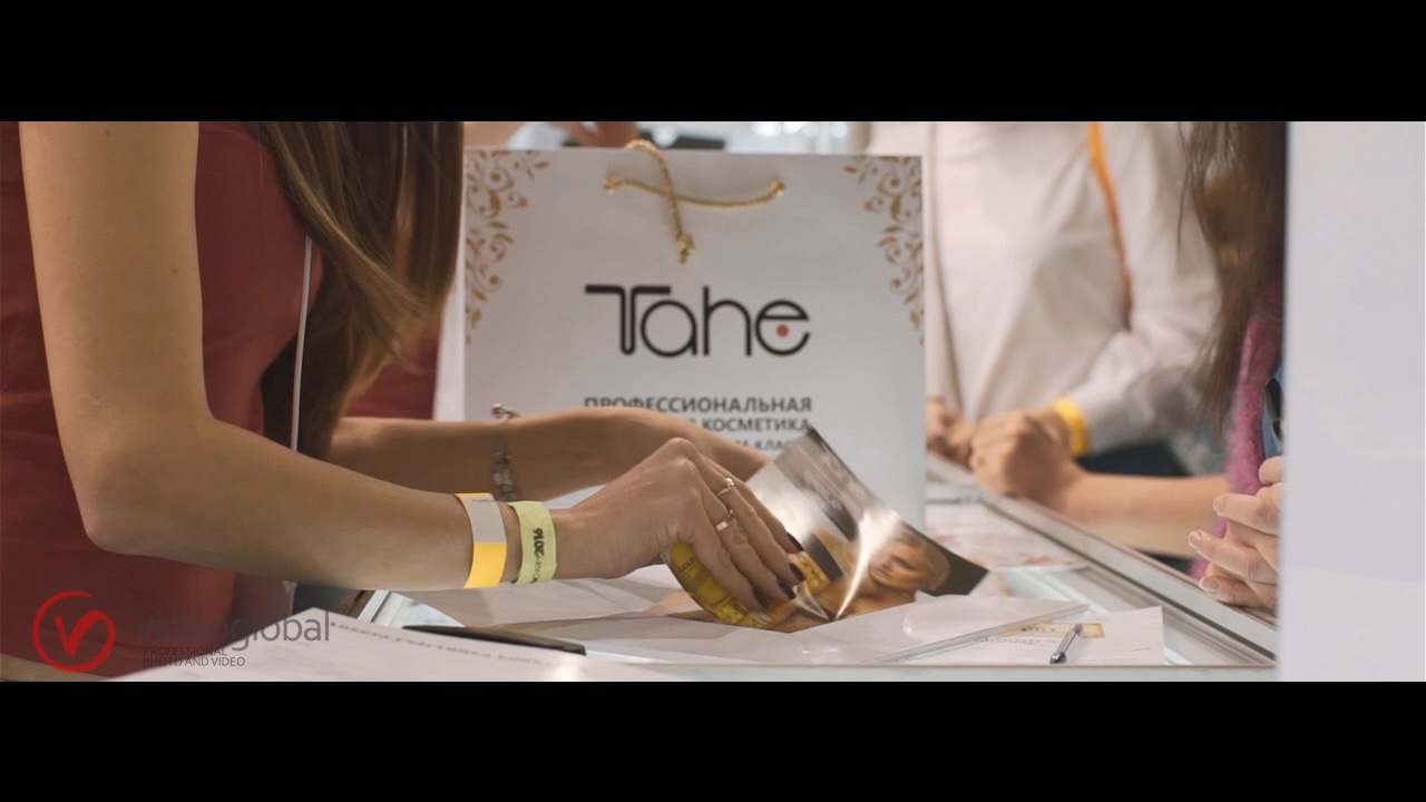 кейс VideoGlobal — демонстрация продукции TAHE у витрин