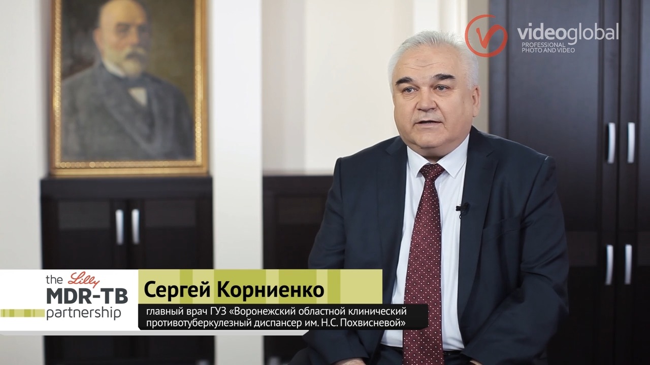 кейс VideoGlobal — главный врач в кабинете противотуберкулёзного диспансера