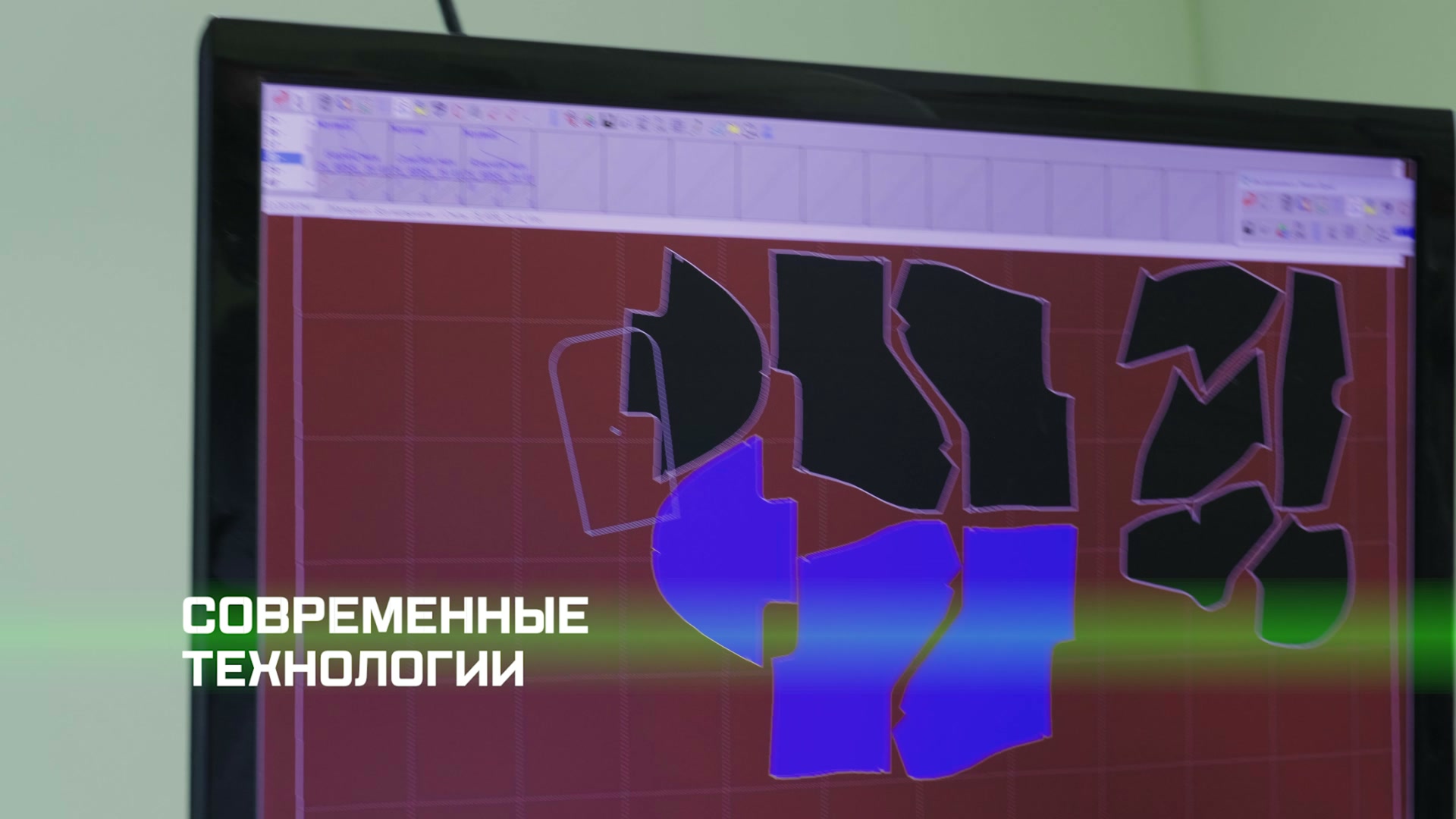 МосПРОП Екатеринбург — мастер изготавливает ортопедическую обувь вручную на производстве