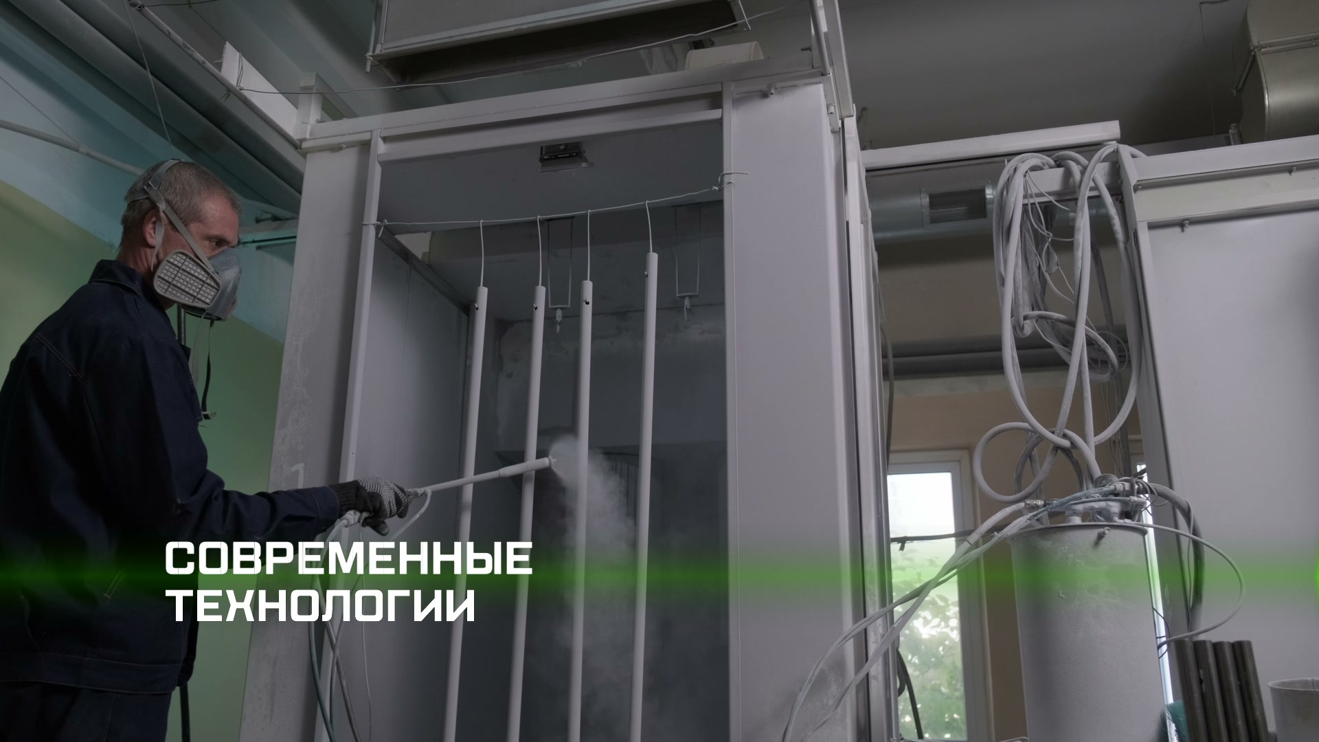 МосПРОП Самара — мастер изготавливает ходунки в производственном цехе филиала