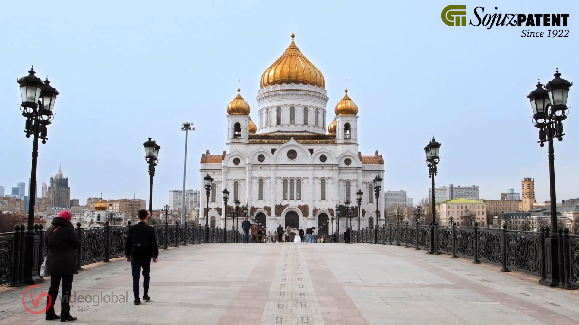 кадр таймлапс-съёмки с движущимися объектами